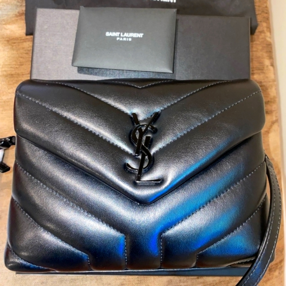 YSL TOY LOULOU Black on black, near perfect!